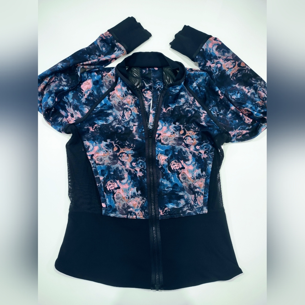 🌺🌺🌸🌸Ladies Lululemon Navy Blue Crew Neck Zip Up. Size 8🌸🌸🌺🌺